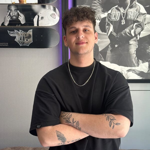 Ο Σταύρος, barber στο No Regret Barbershop